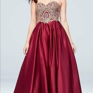 Gorgeous Maroon Prom Dress 💞